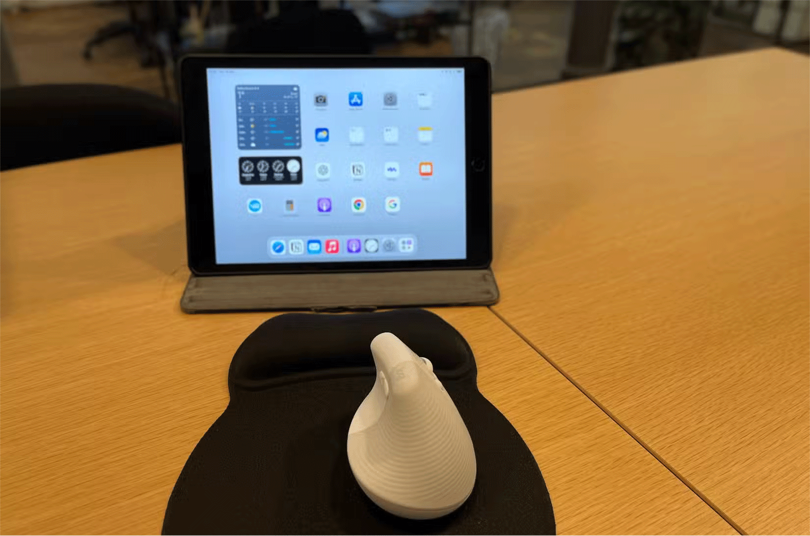 mua-chuot-khong-day-cho-laptop-thay-vi-dung-trackpad-2